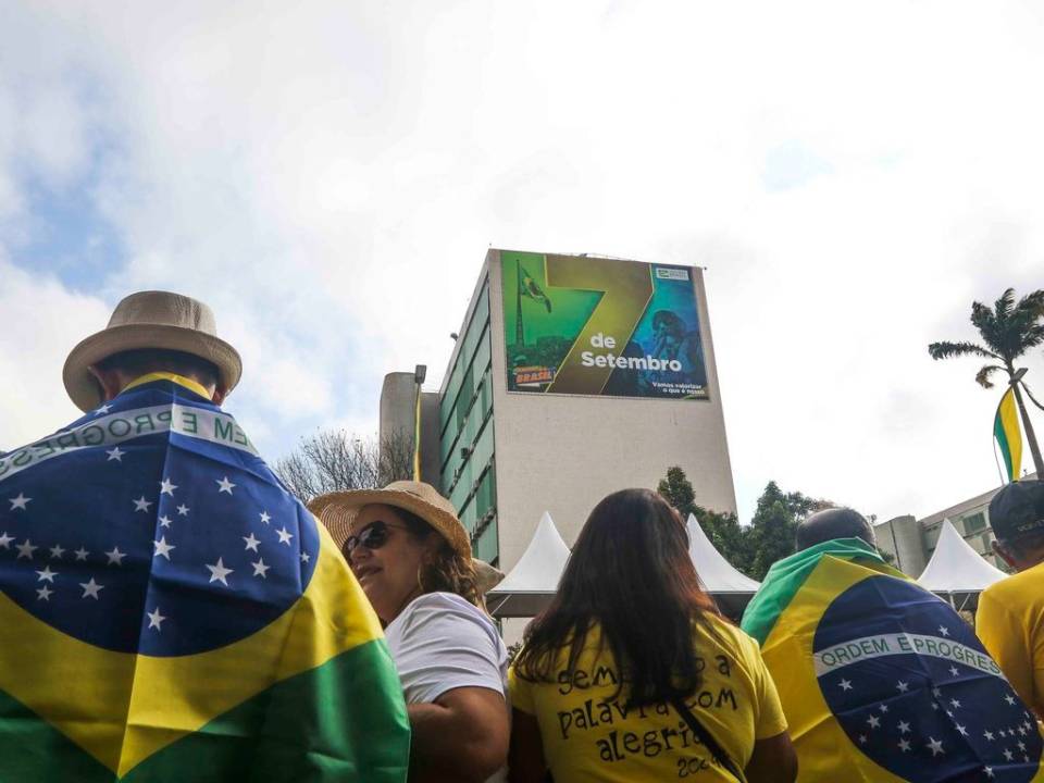 O fanatismo deixa as pessoas cegas e o fanatismo religioso mais ainda, não deixa ver nem os sinais que Deus manda