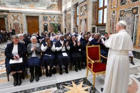 Papa Leão XIV exorta congregações religiosas a manterem viva a vocação missionária junto aos pobres