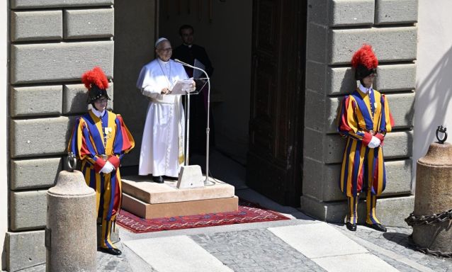 Papa no Angelus: Deus não deixa de acreditar em nós