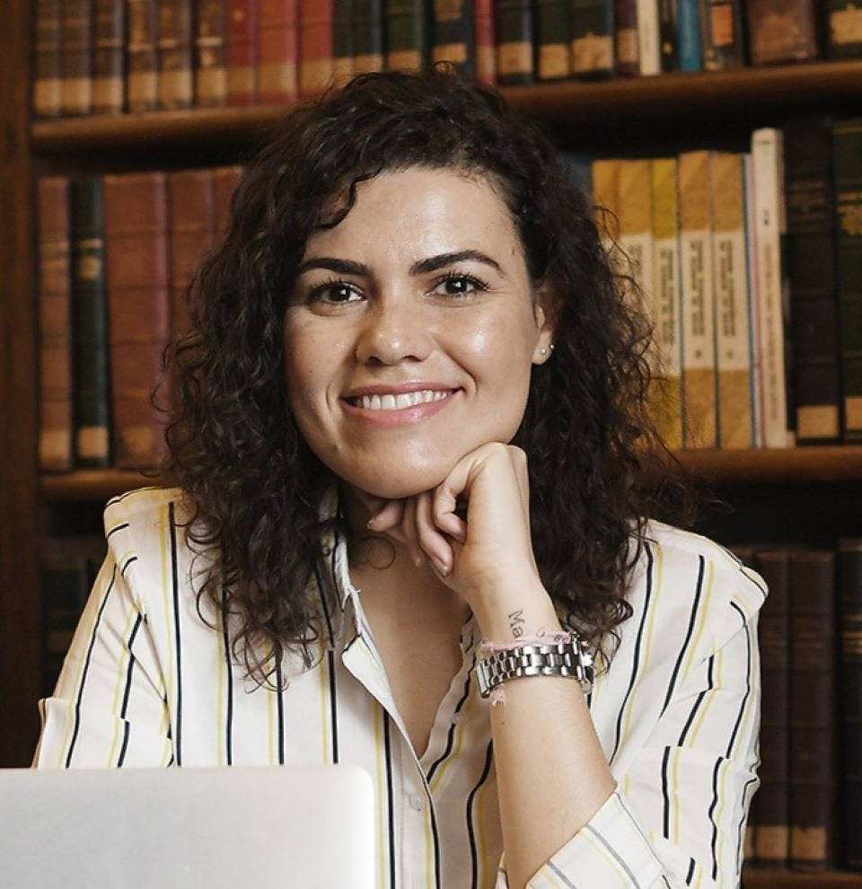 A jornalista Karla Maria é também escritora e autora de livros-reportagens