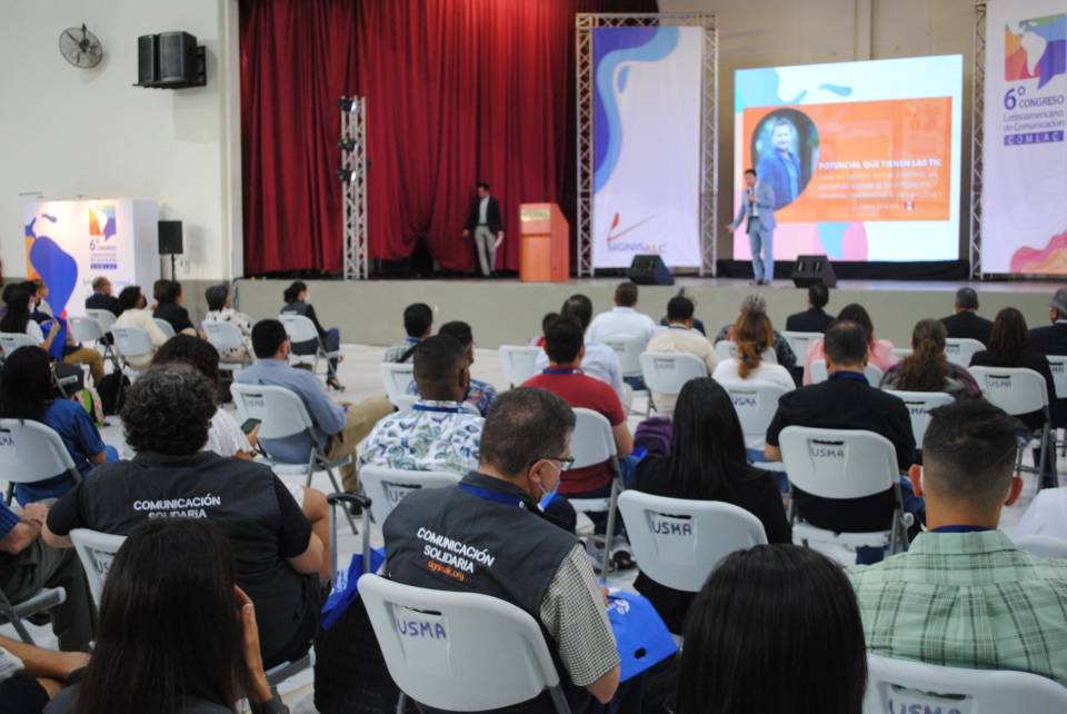 O COMLAC 2022 foi sediado pela Universidade Santa Maria La Antigua, instituição católica com sede na Cidade do Panamá. Boa parte do programa foi acompanhado por participantes de forma virtual