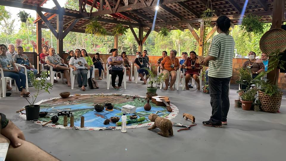 Aspecto de uma das aulas da Escola de Direitos Humanos para líderes da Pan-Amazônia